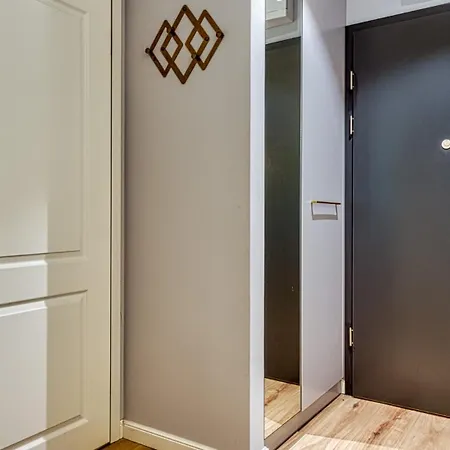 225 Z Basenem, Sauna, Jacuzzi W Cenie - 5d *