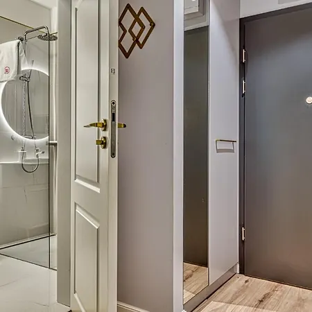 225 Z Basenem, Sauna, Jacuzzi W Cenie - 5d Lägenhet